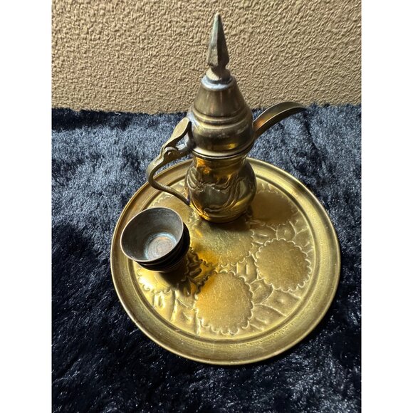 Child-Sized Brass Tea Set India Footed Pot 6 Cups Tray Etched Decoration - Picture 3 of 8